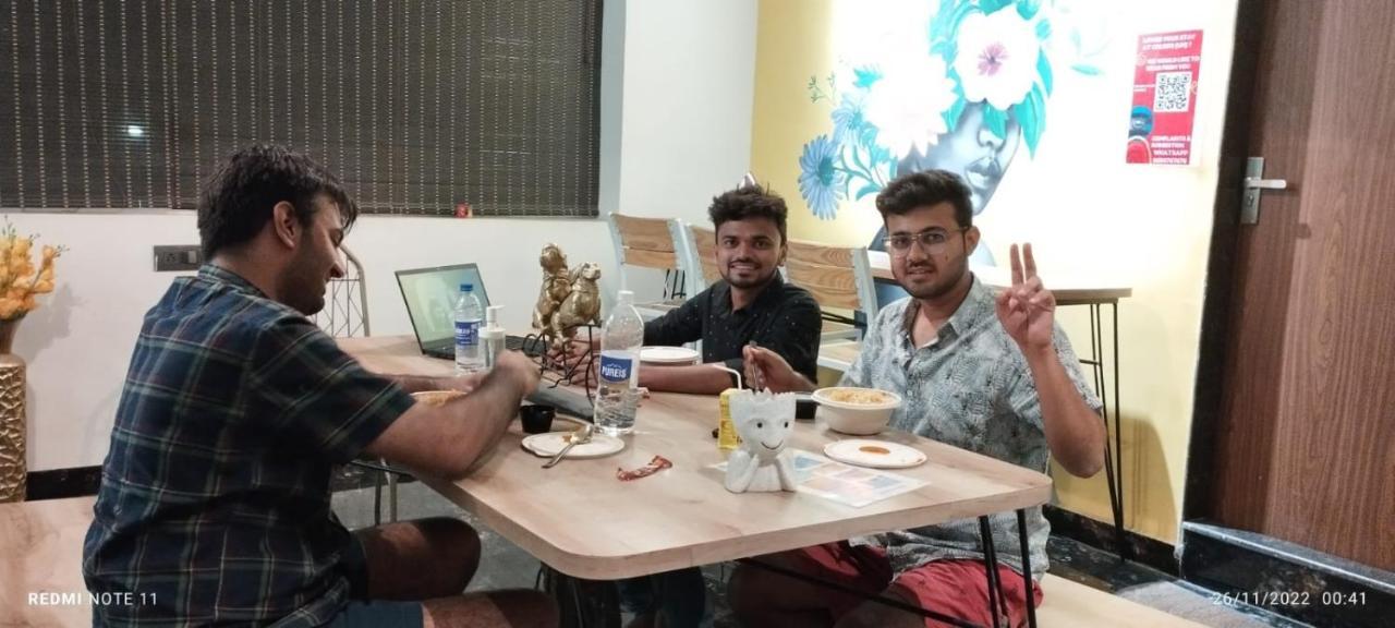 Coliwo Un - Viman Nagar Hostel Pune Bagian luar foto